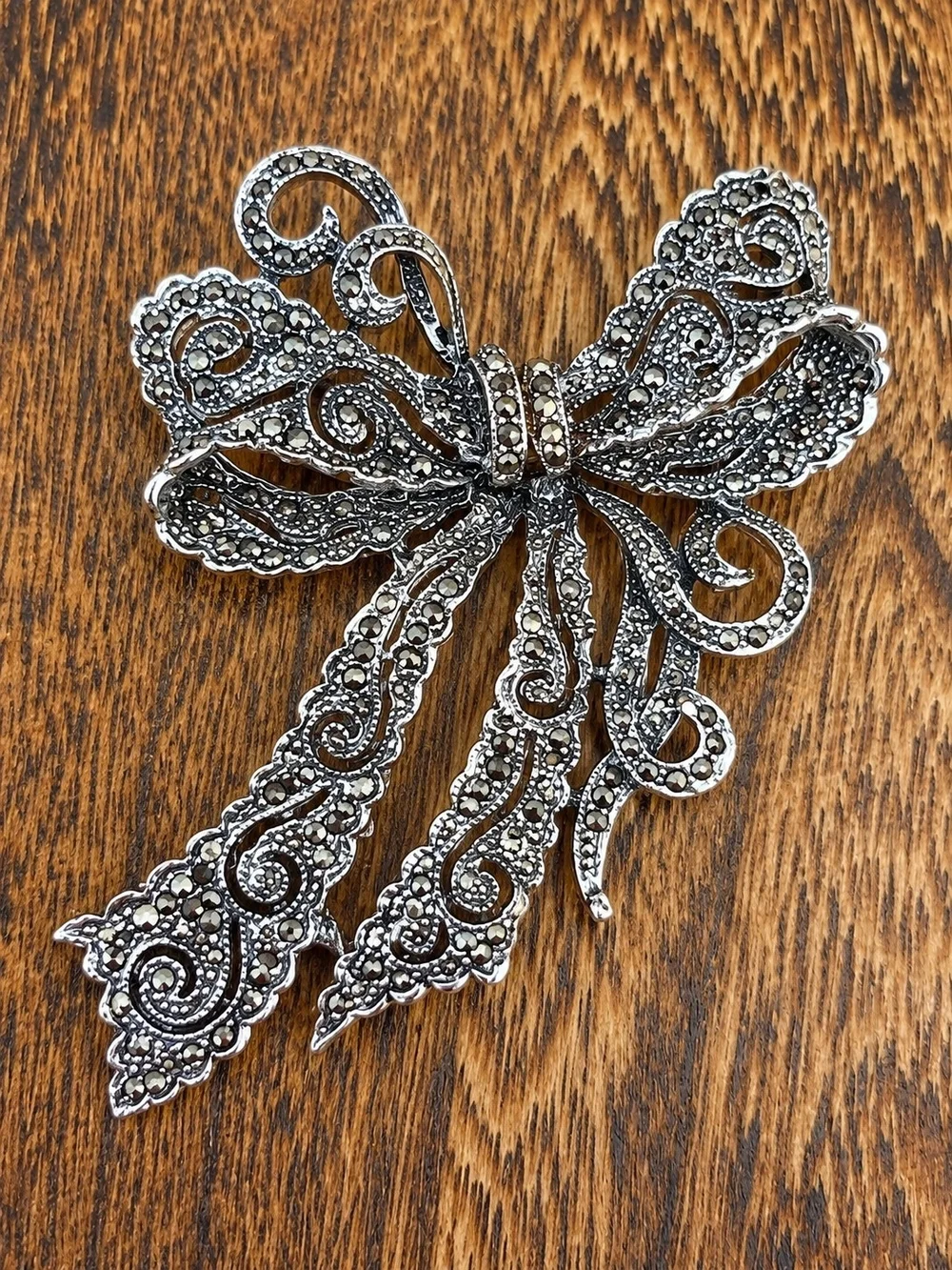 Silver Bow Filigree Brooch with Sparkling Accents